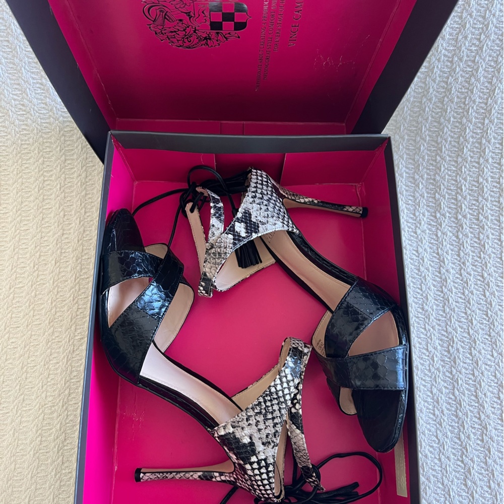 NWOT Vince Camuto Kendalynn Black/Snakeskin Wraparound Strappy Heel 12M